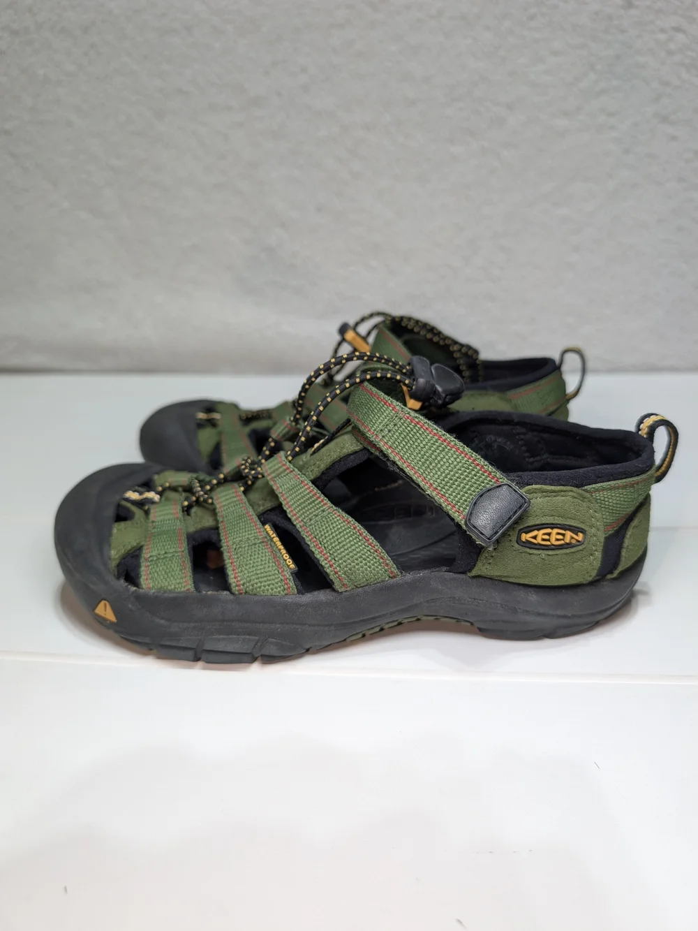 Keen Newport H2 Green Black Closed-Toe Water Shoe Big Kids Sz 3 Beach Hike Play