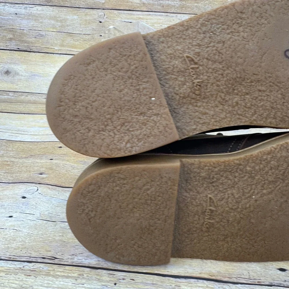 Clarks shipping fast