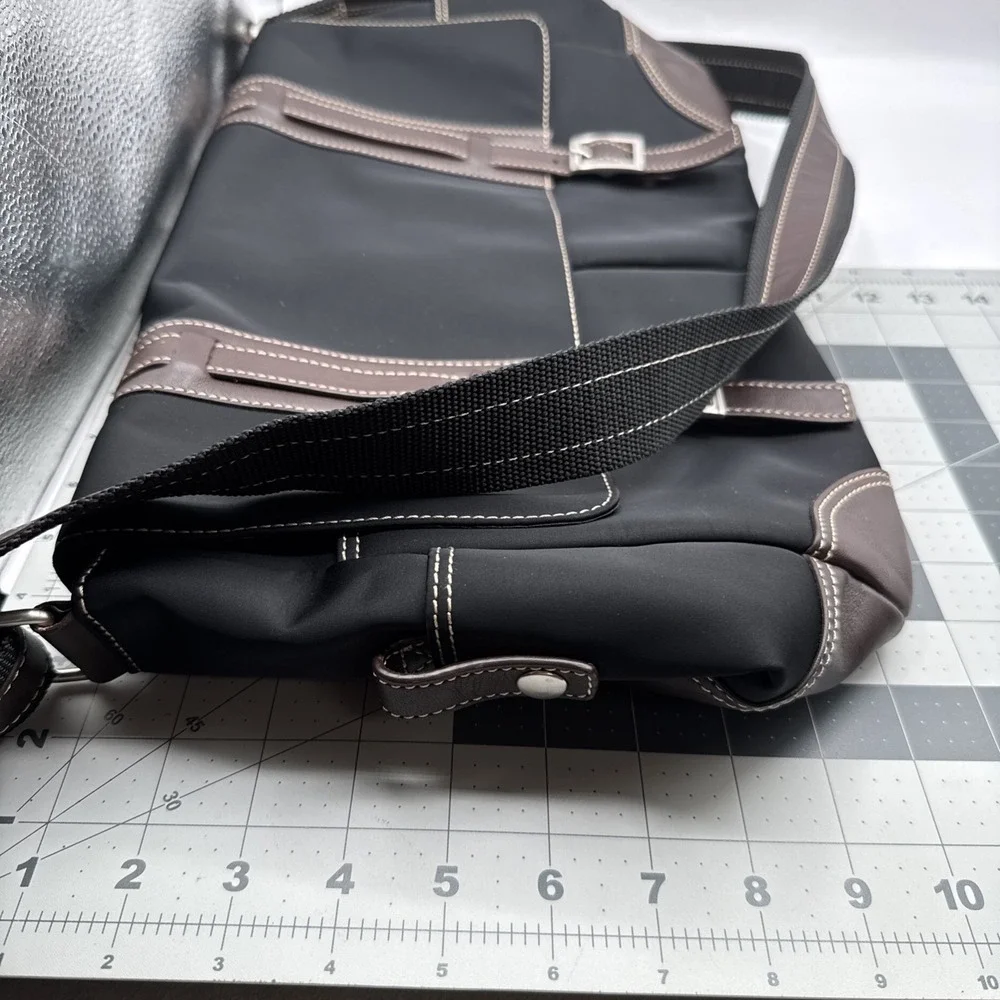 Levenger pre laptop black