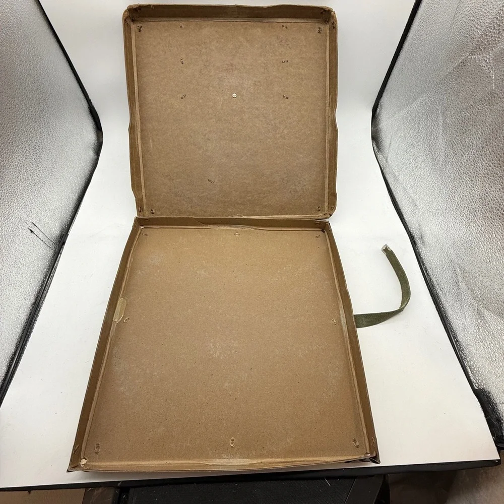 N/A material cardboard