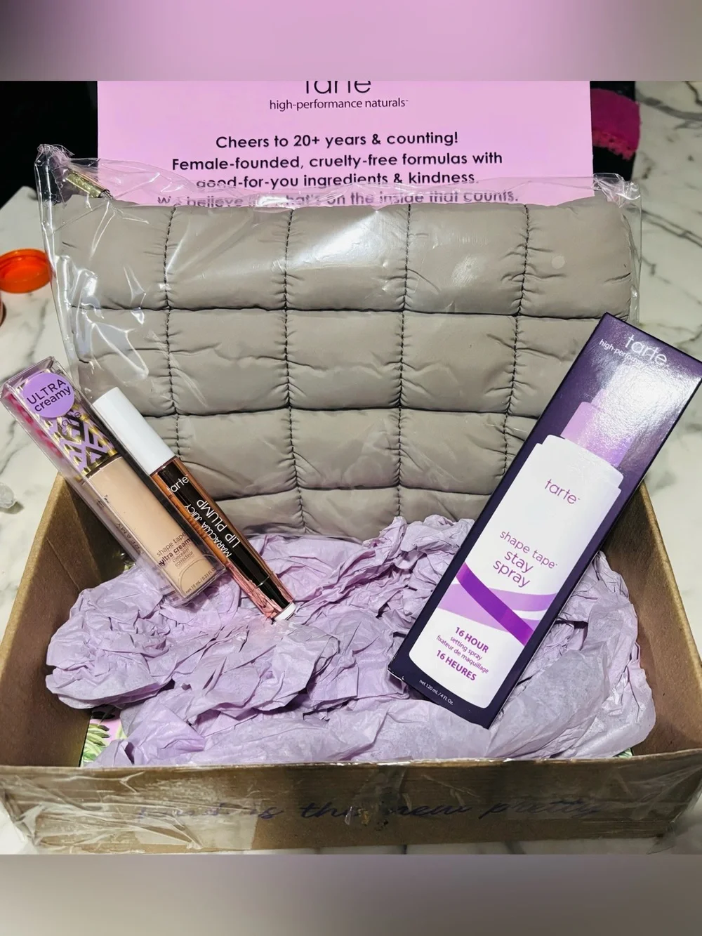 Tarte 🔥 bundle shape tape stay spray, concealer, lip plump & tarte pouch