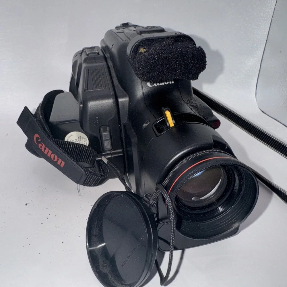 Canon E250A Camcorder Canovision plus extras in Case, w/battery&charger UNTESTED