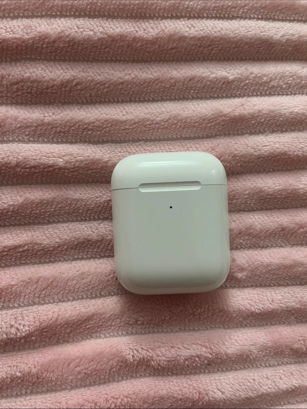 Apple White Wireless Earbud Charging Case - Gloss White