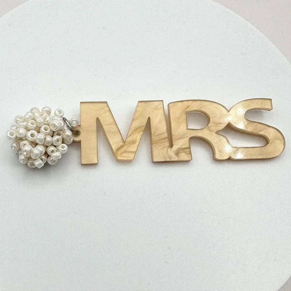 Vintage Y2K MRS Word Charm White Beaded Wedding Table Decoration Centerpiece