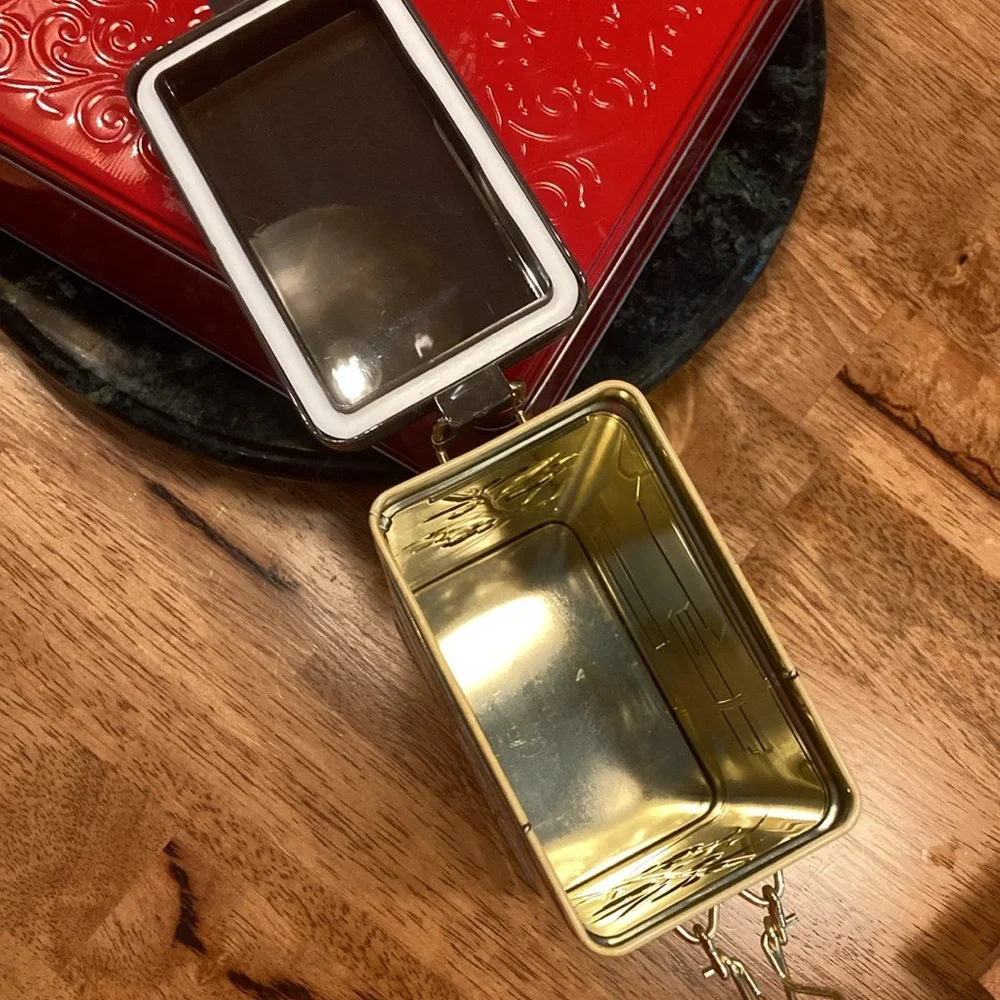 N/A tea tin