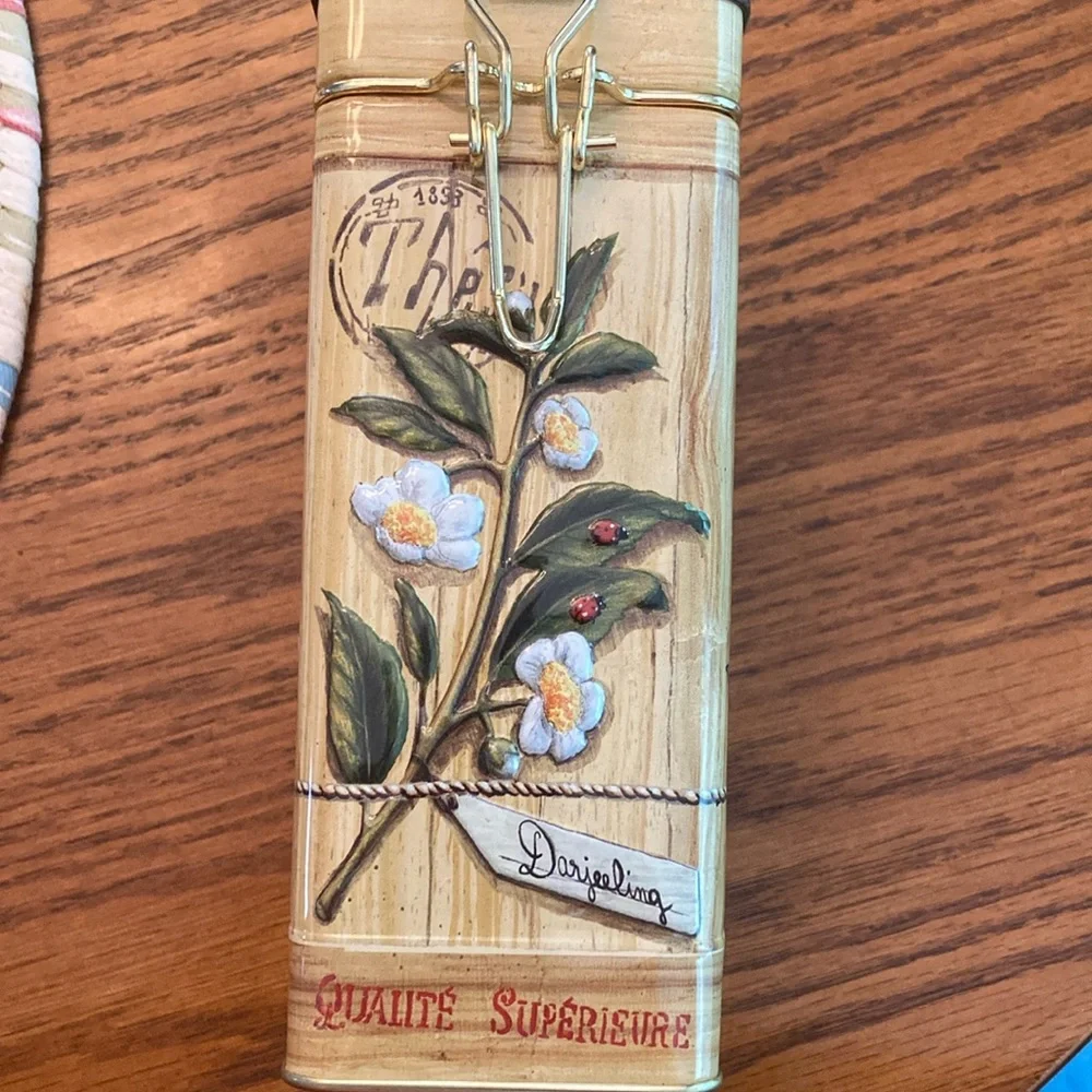 N/A tea tin