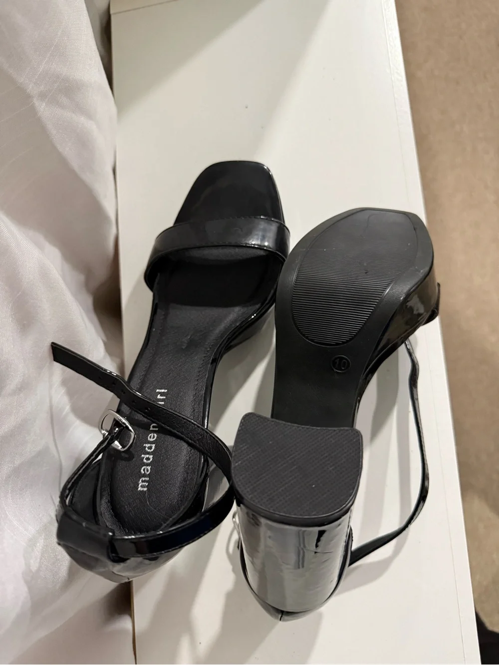Madden Girl glossy black