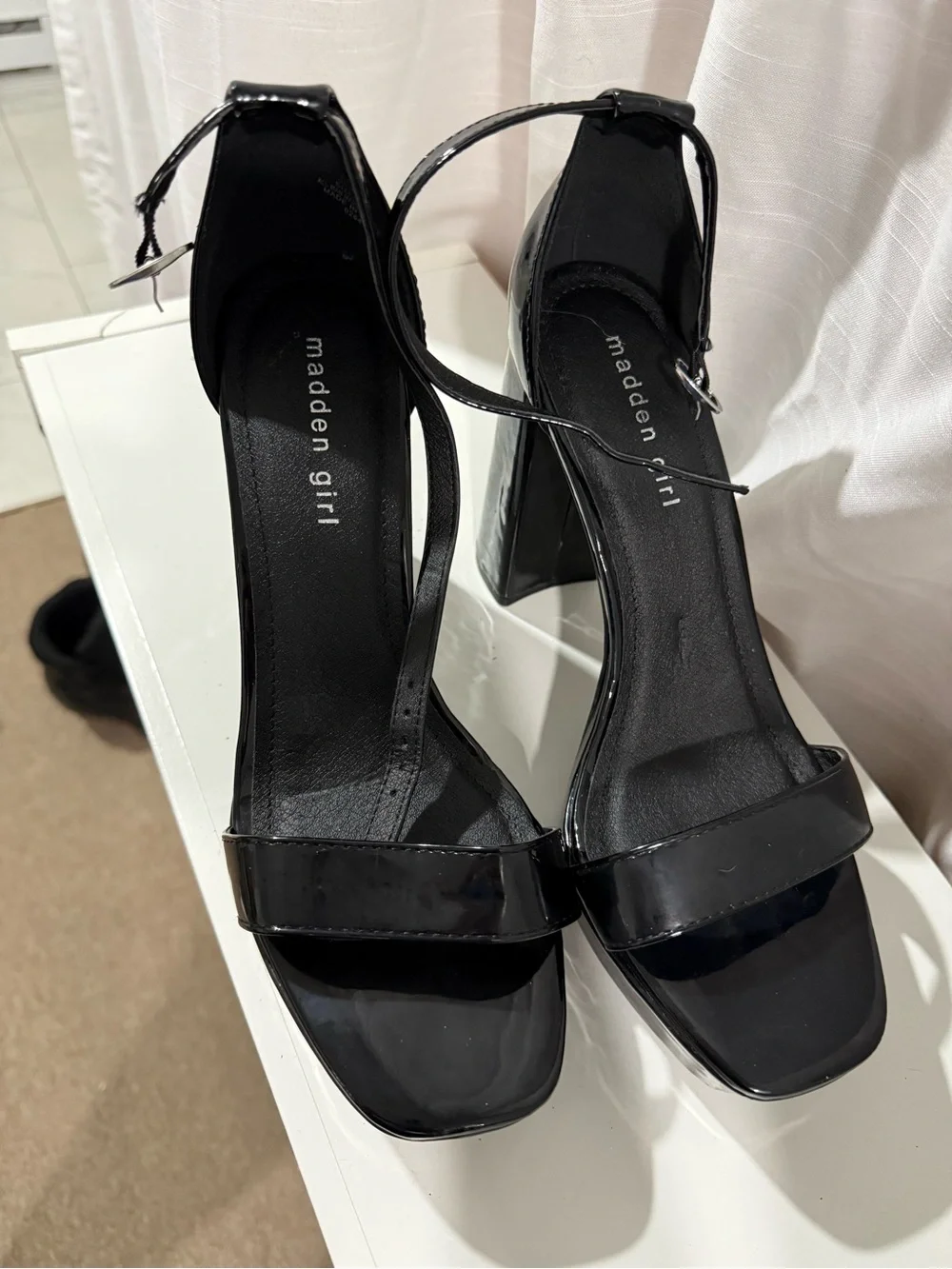 Madden Girl glossy black