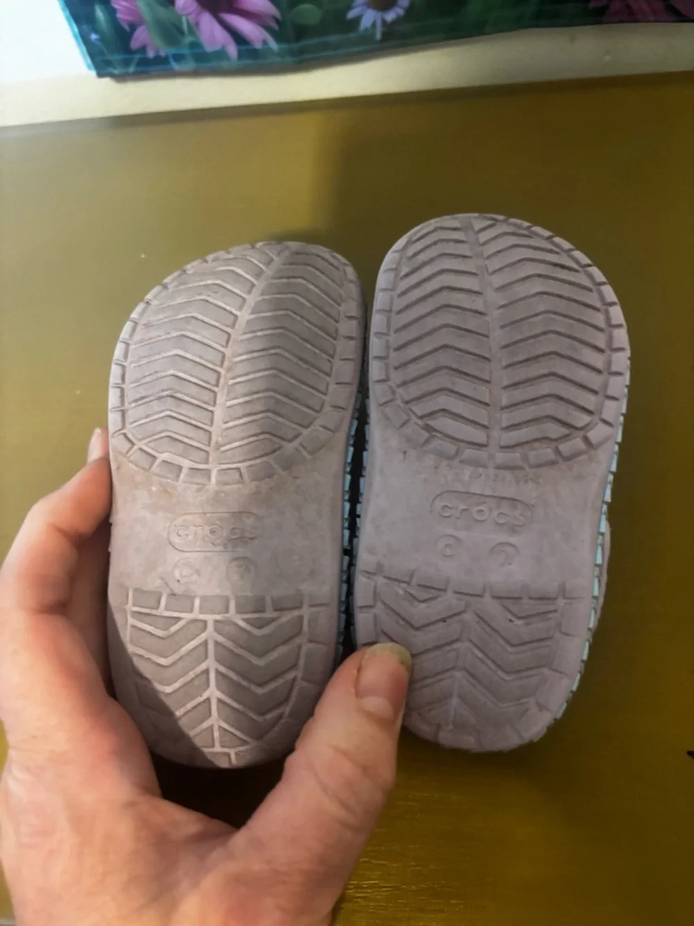 CROCS easy off
