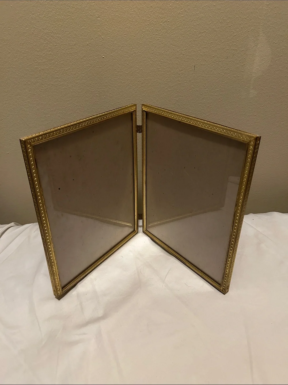 N/A elegant gold