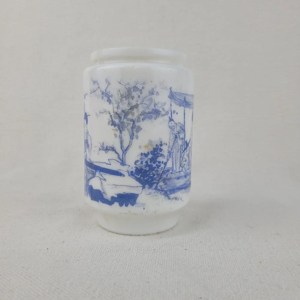 Unbranded vintage milk