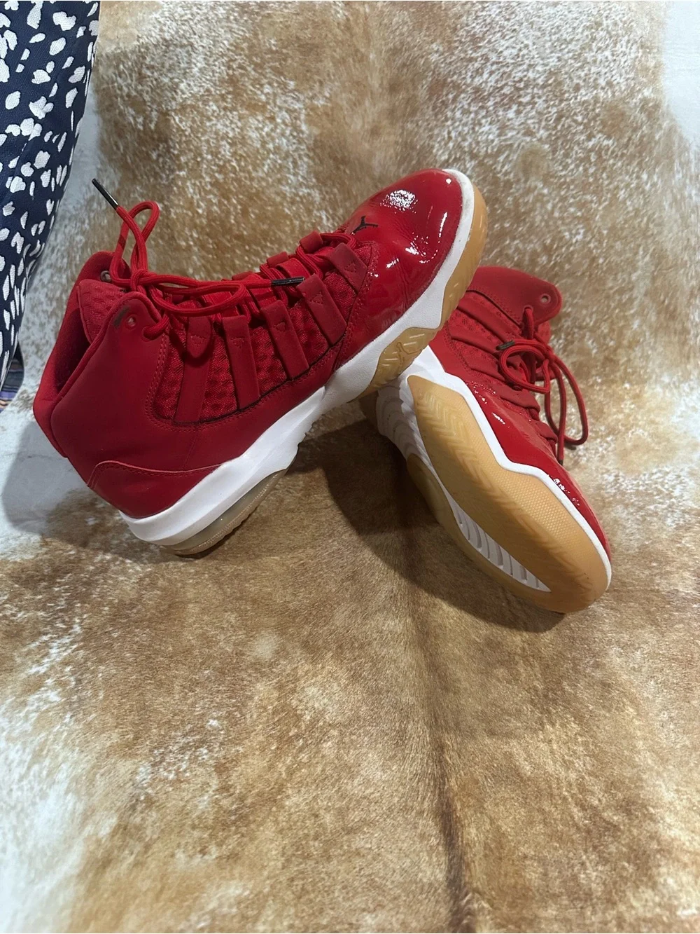 Jordan collar logo jumpman