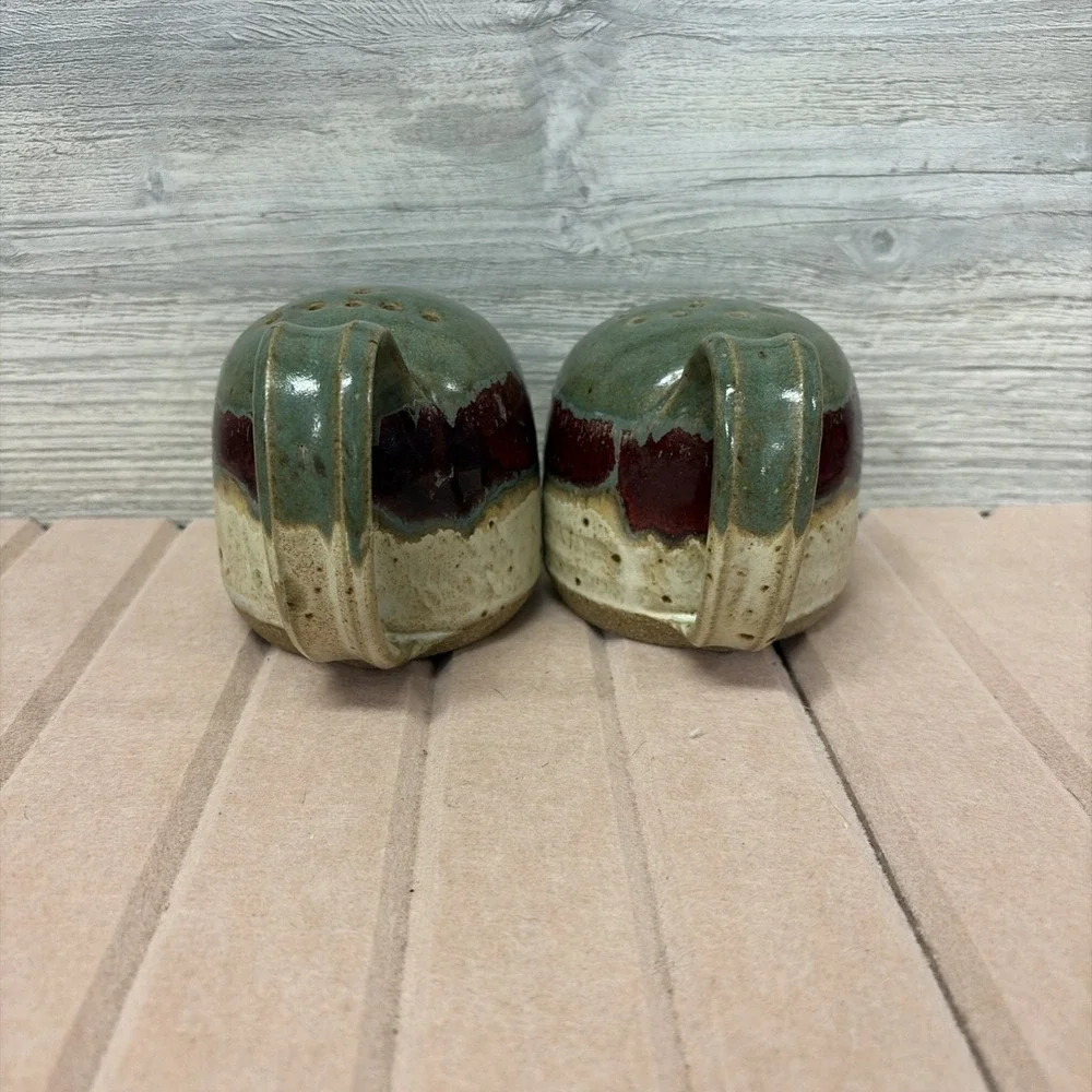 Art Pottery Glazed Over Speckled Stoneware Salt And Pepper Shakers (C7)