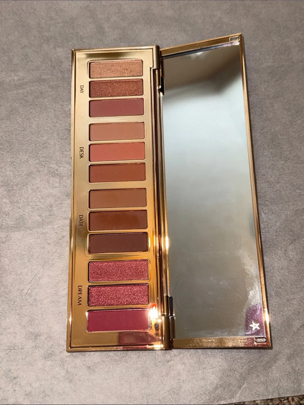 Charlotte Tilbury elegant compact