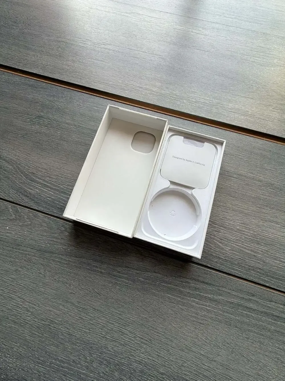 Apple empty box