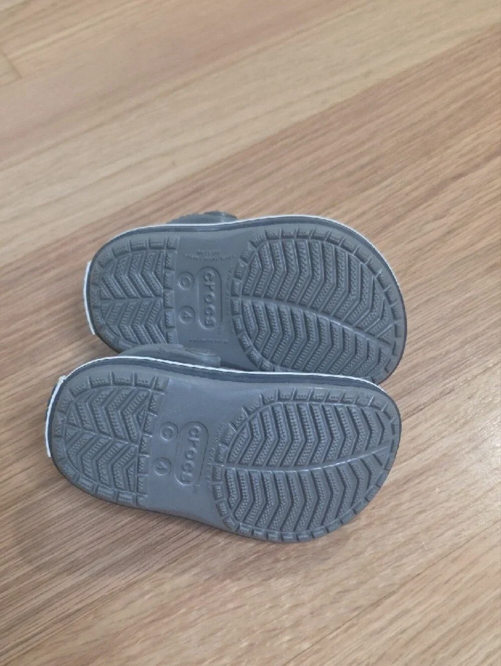 CROCS lightweight gray