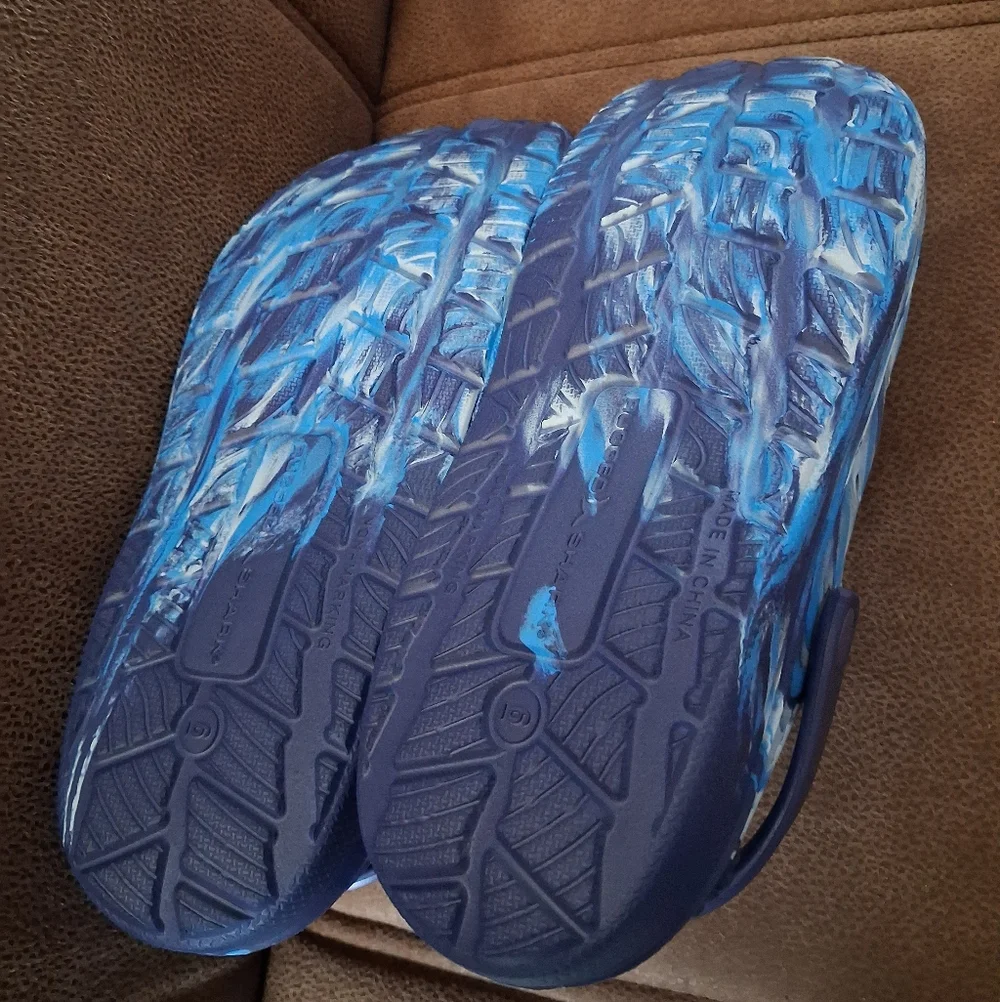 Rugged Shark clogs upper lining