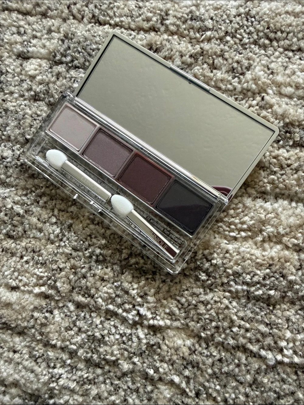 Clinique eyeshadow quad shows