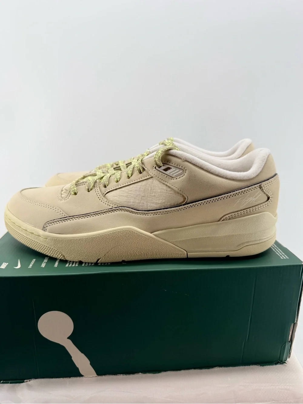 Jordan beige low