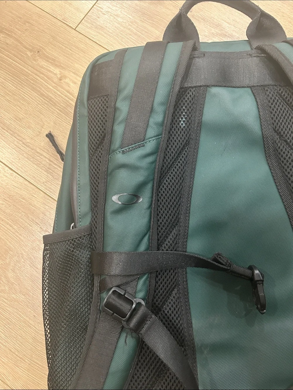 Oakley backpack dark