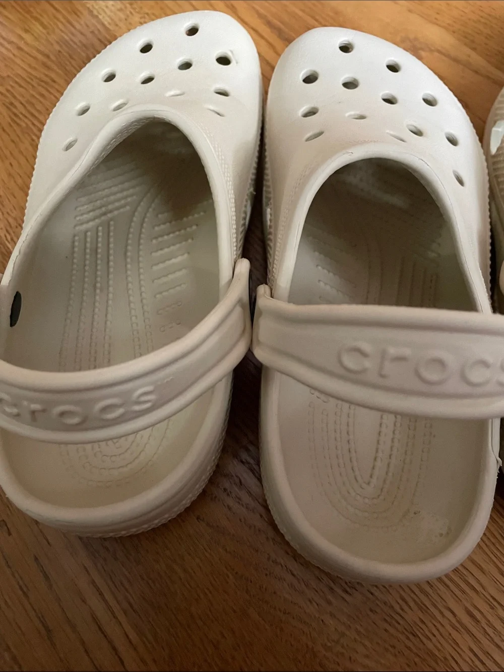 CROCS Kids Neutral Cream Slip-On Sandals boys girls size 2