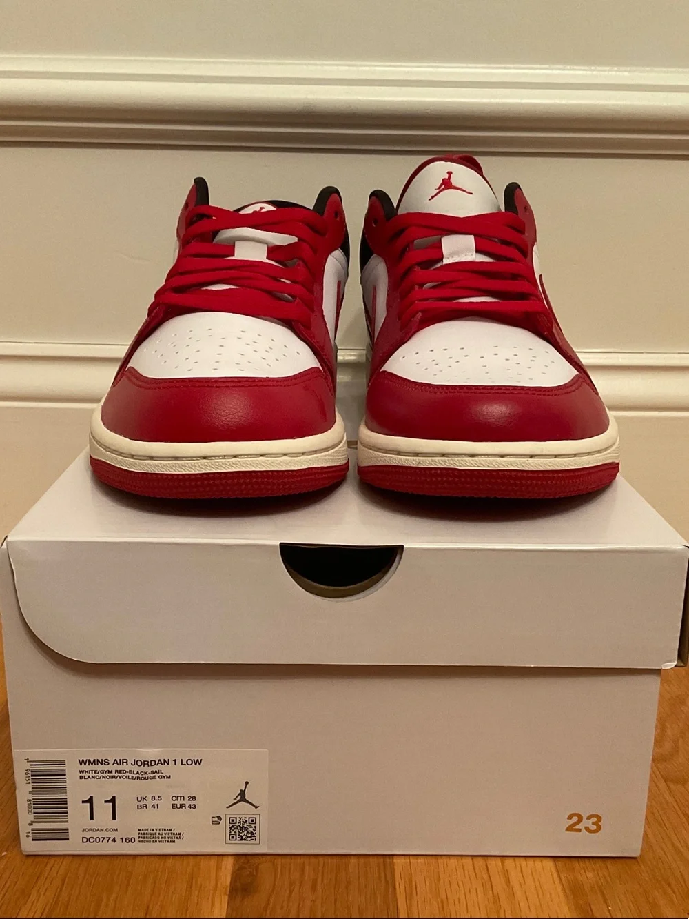 Air Jordan 1 Low NWT