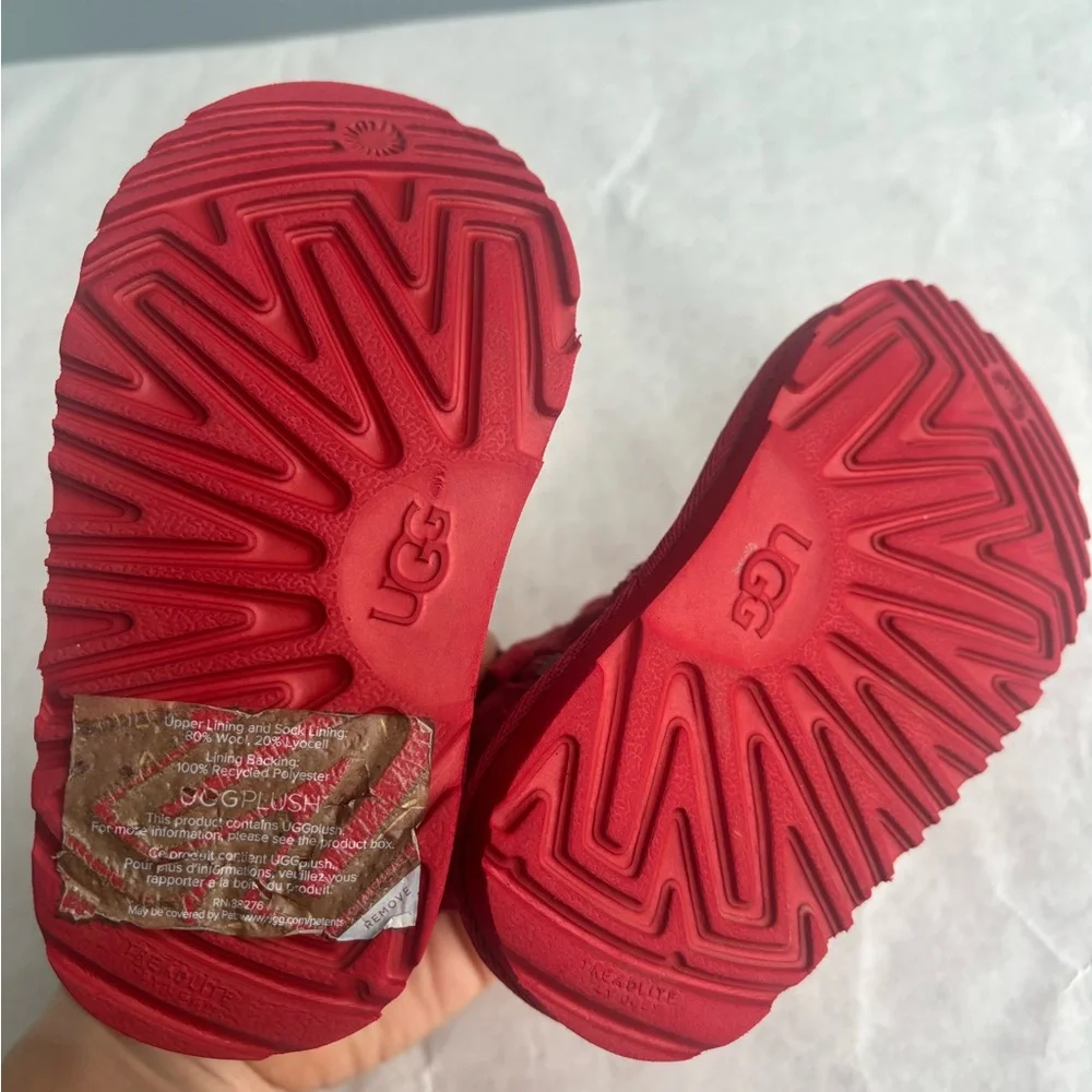 UGG neumel red