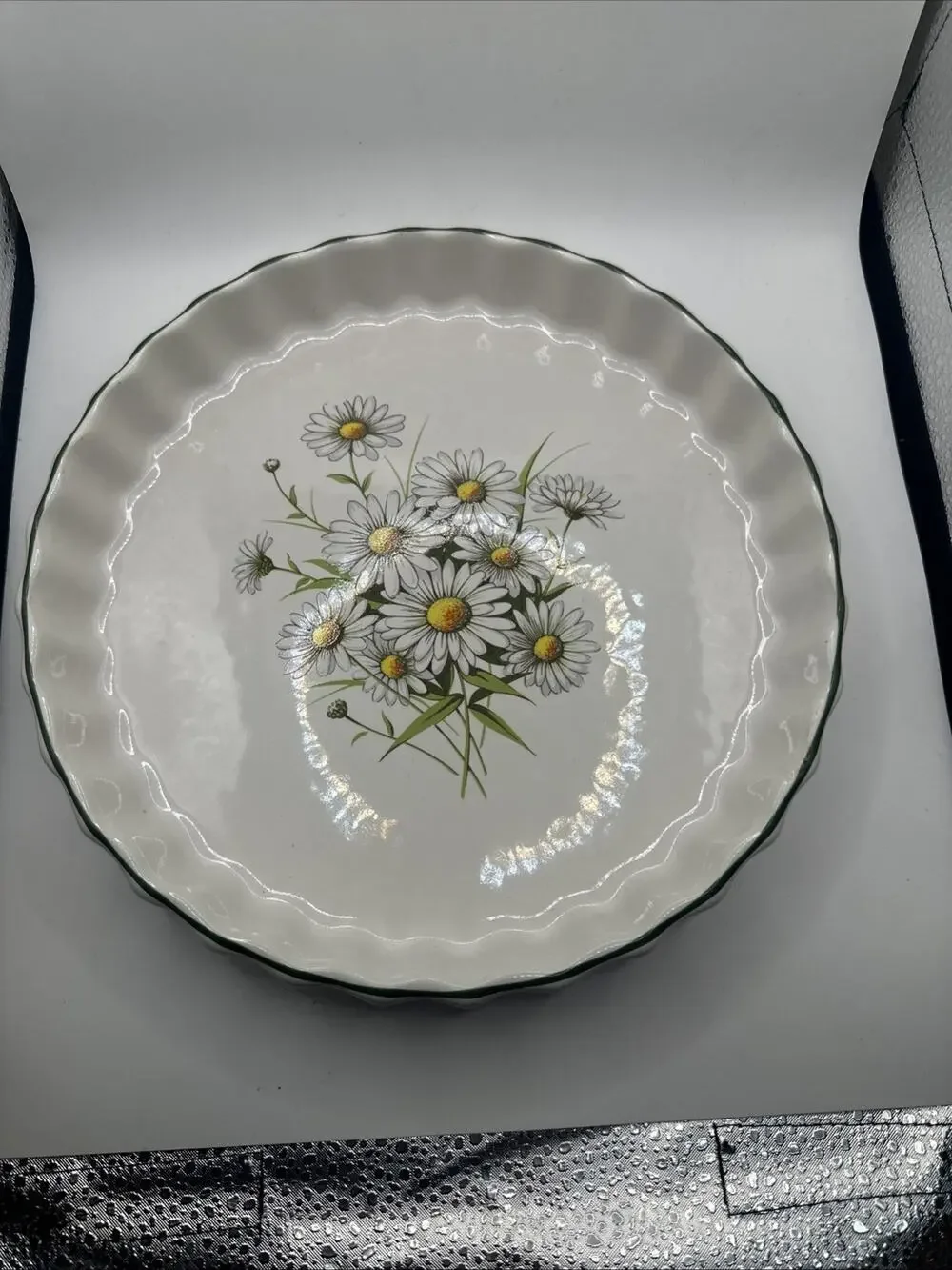 Ulster Ceramic Quiche Dish with Daisy Center - Made in England