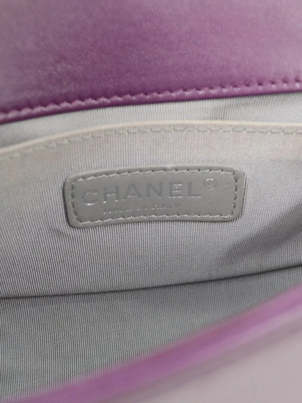 CHANEL outside 	a+