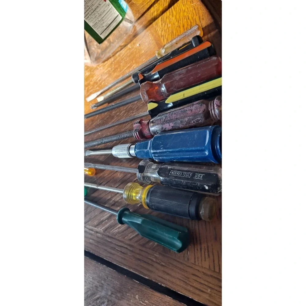 12 Vintage Screwdrivers‎
