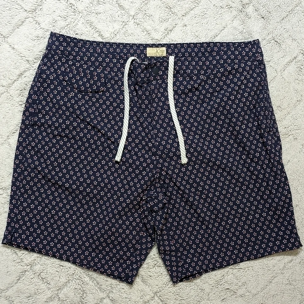 J. Crew Pool Shorts Mens 38 Navy Blue Floral Eco Mesh Lining Zip Back Pocket