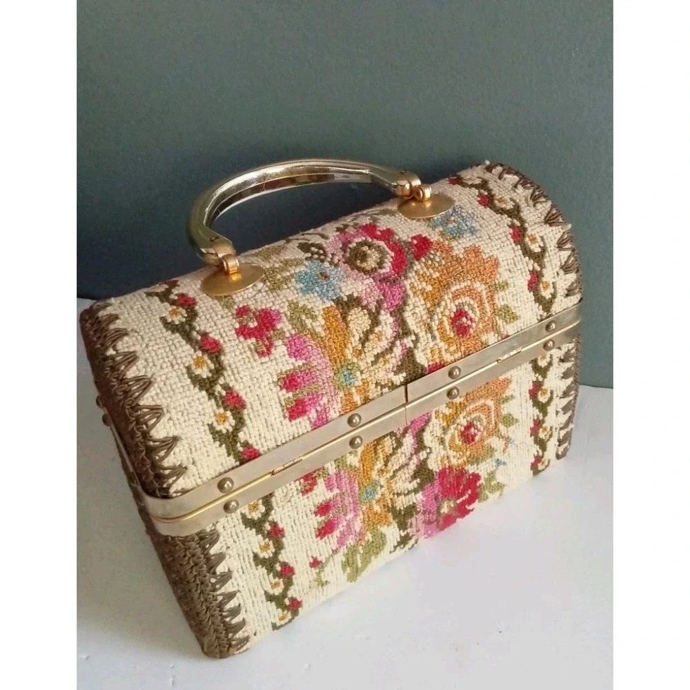 The Unbranded Brand statement piece