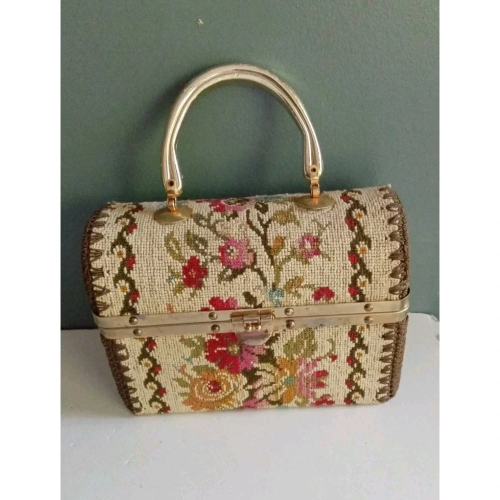 The Unbranded Brand statement piece