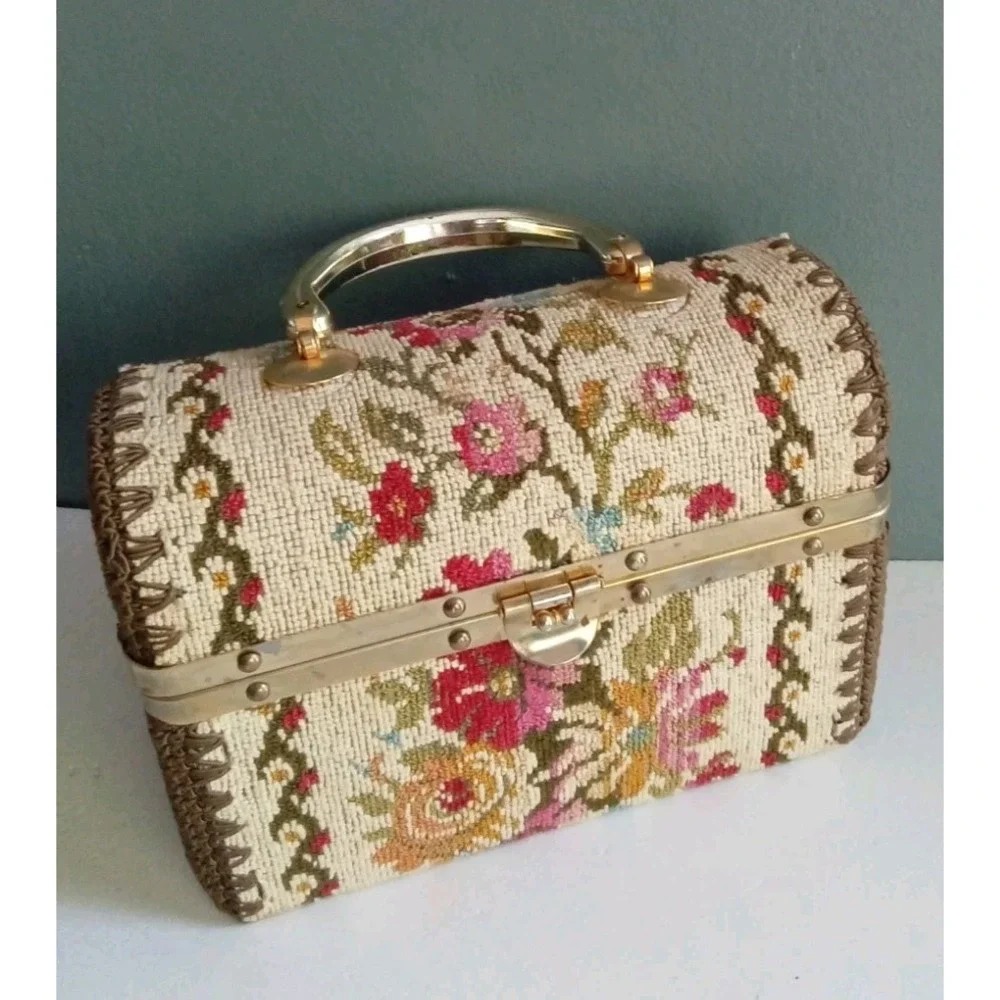 The Unbranded Brand statement piece