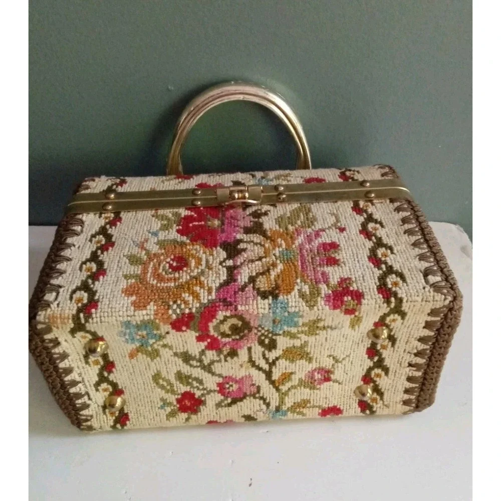 The Unbranded Brand statement piece
