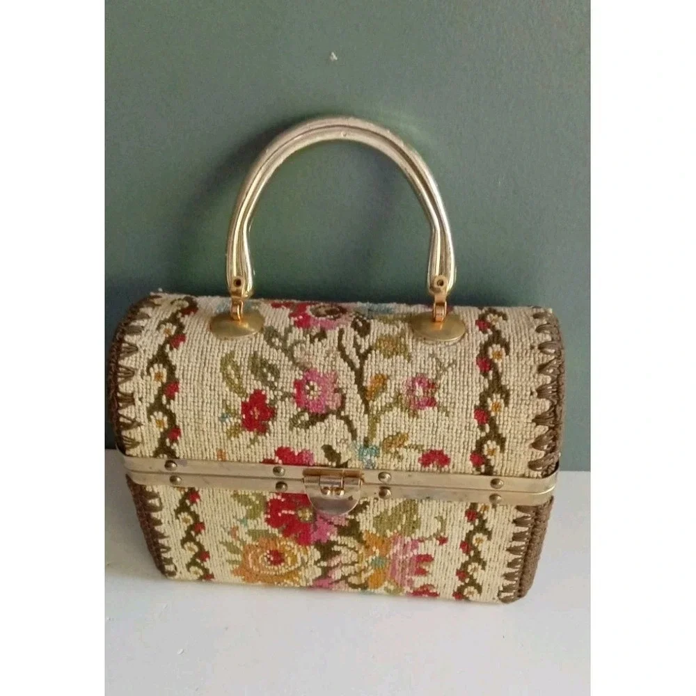 The Unbranded Brand statement piece