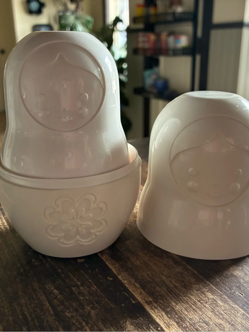 Fred stackable shaped compact