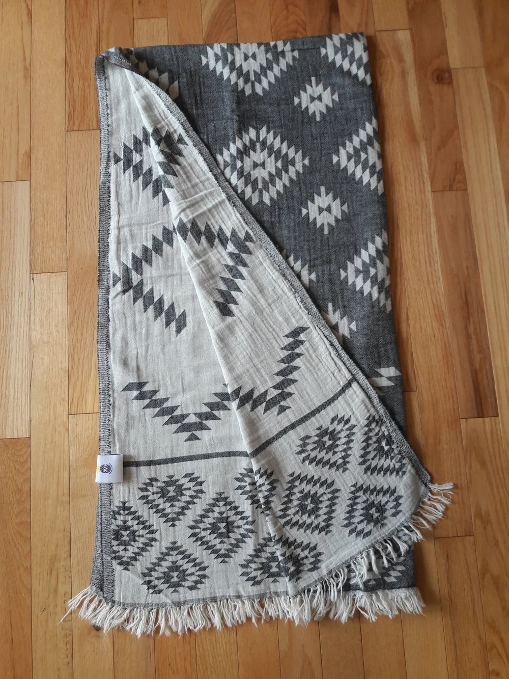 N/A gray white
