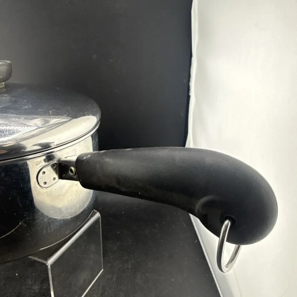 Revere lid durable