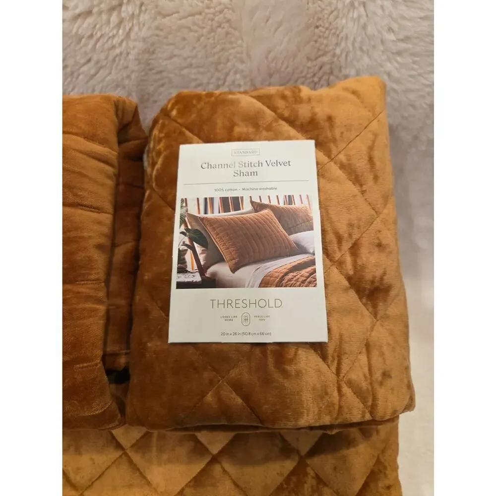Threshold cozy that •features