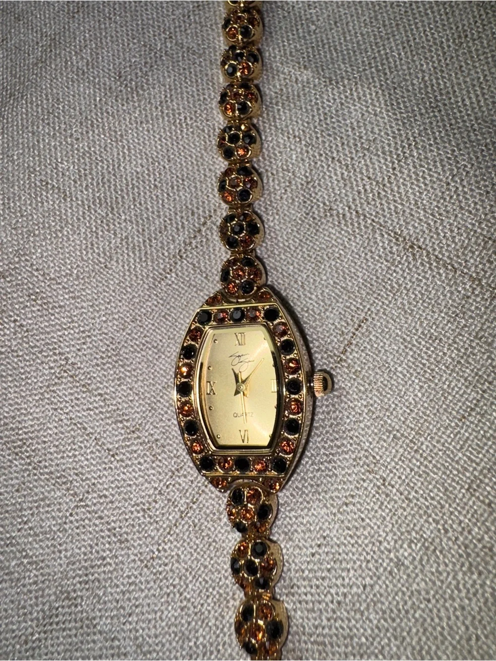 N/A elegant gold
