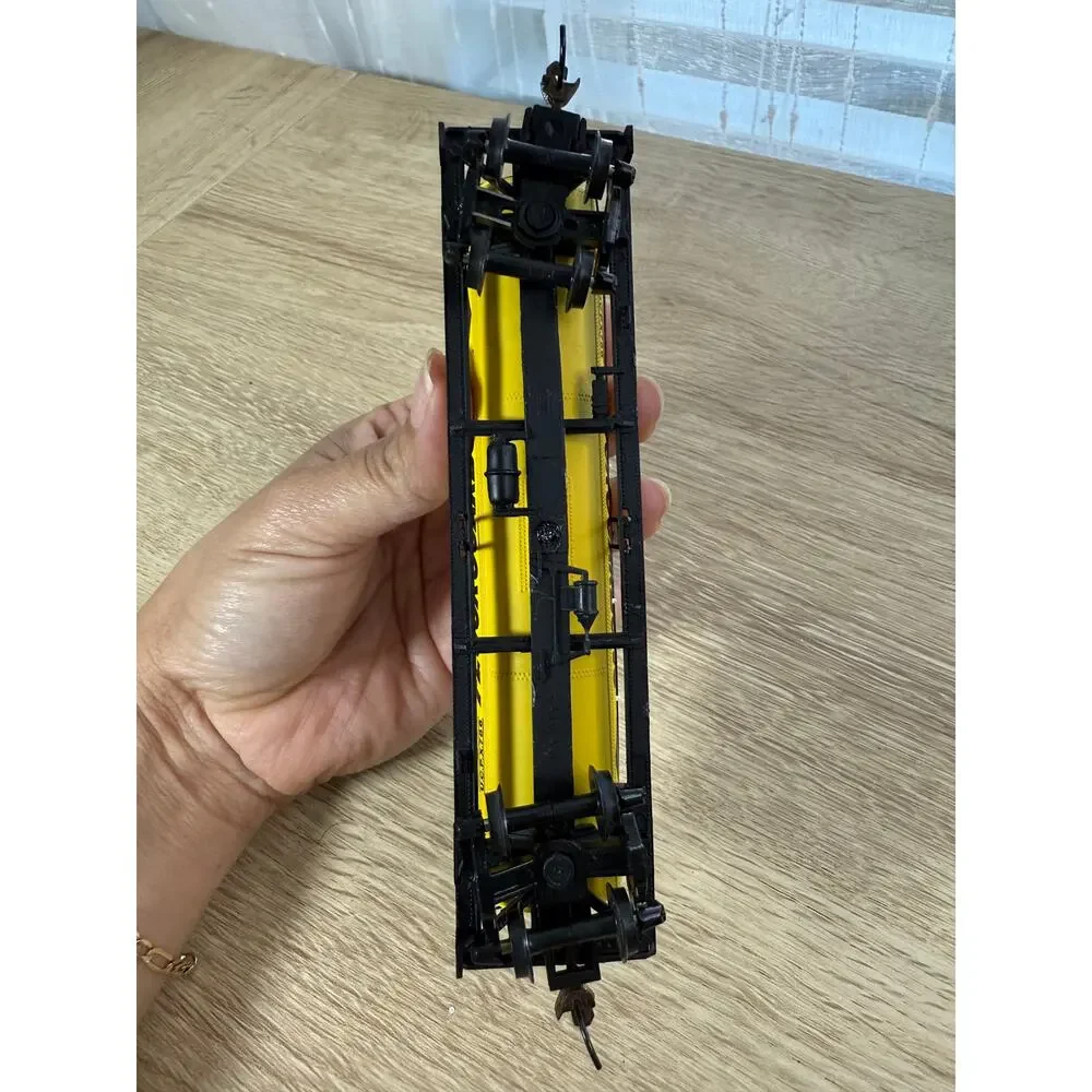 HO Scale Union Carbide Tank Car UCPX 786