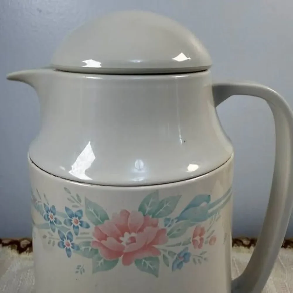 Unbranded vintage quart