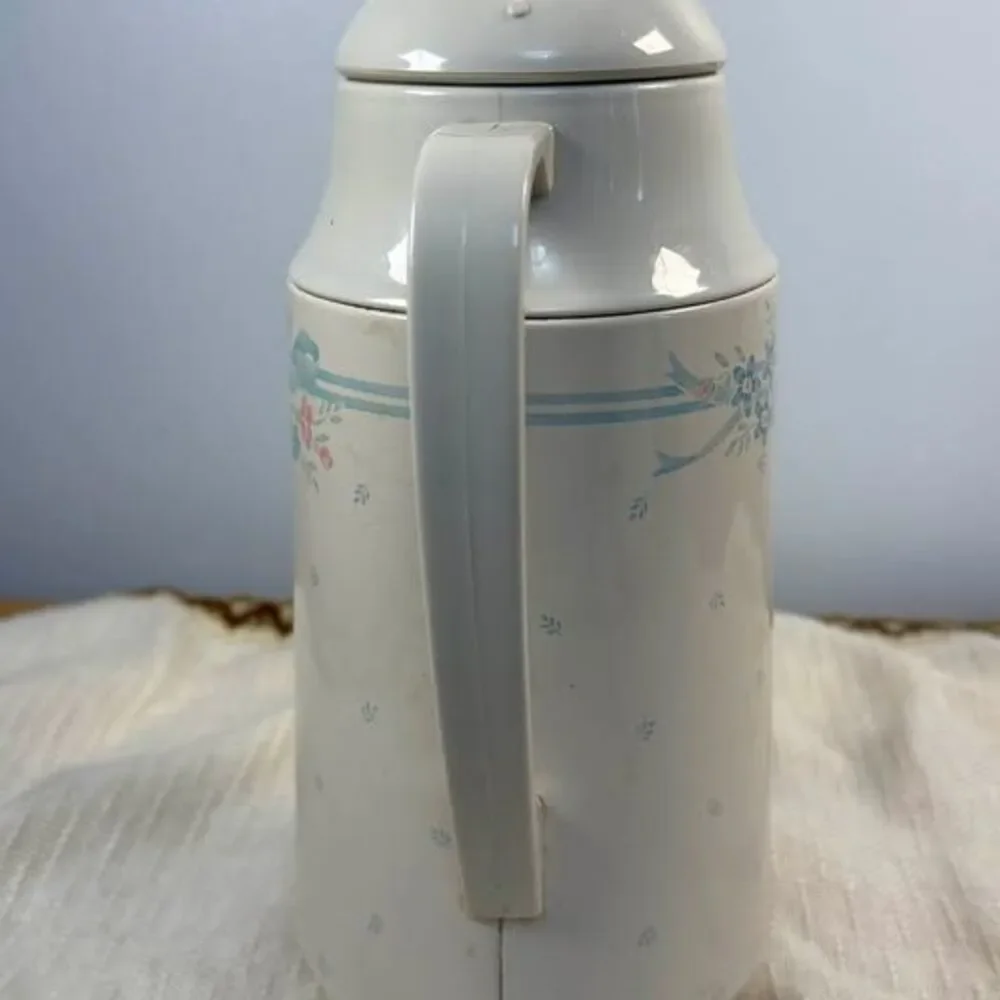 Unbranded vintage quart