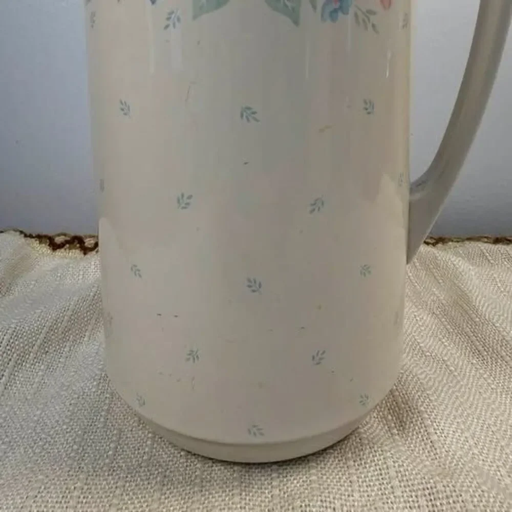 Unbranded vintage quart