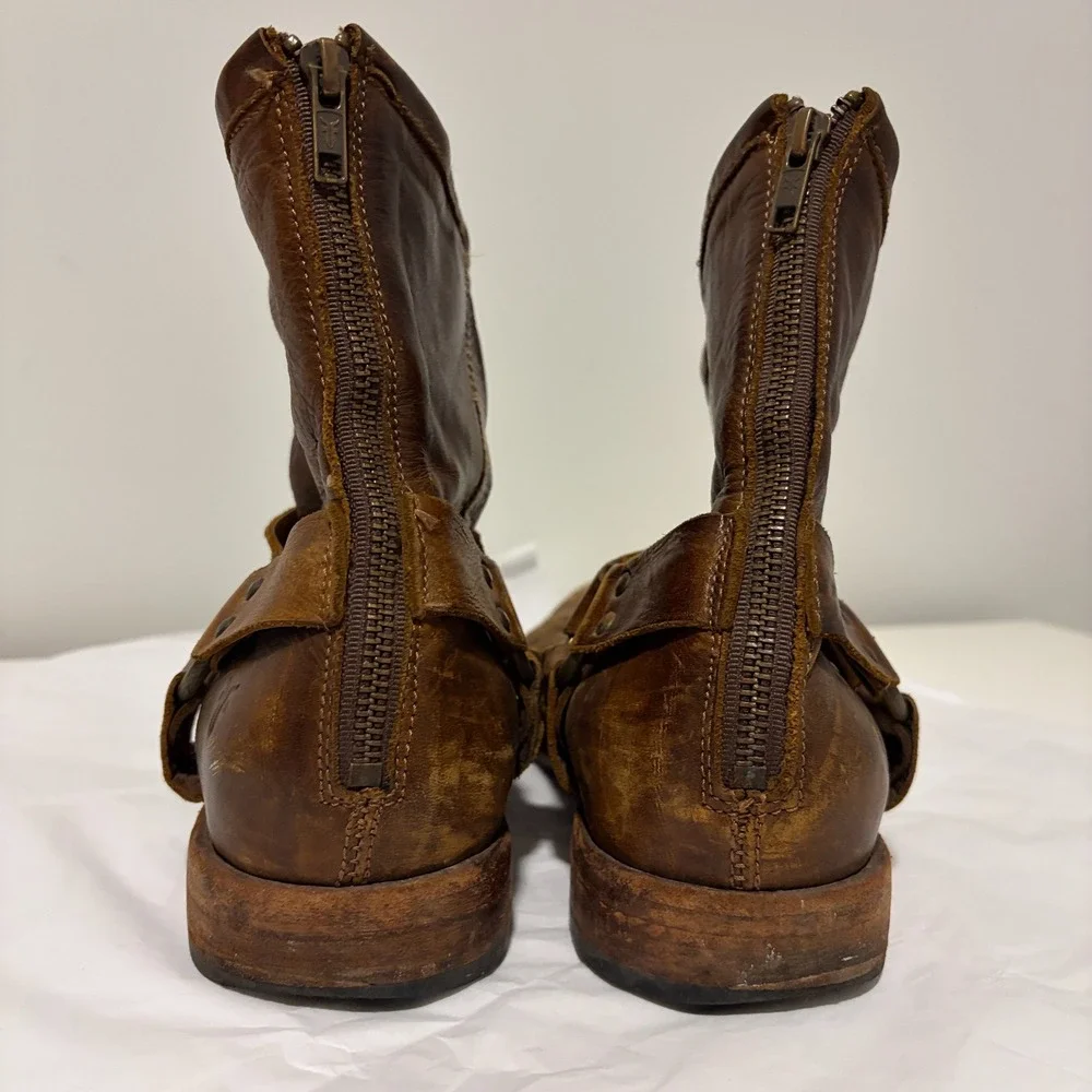 Frye these harness