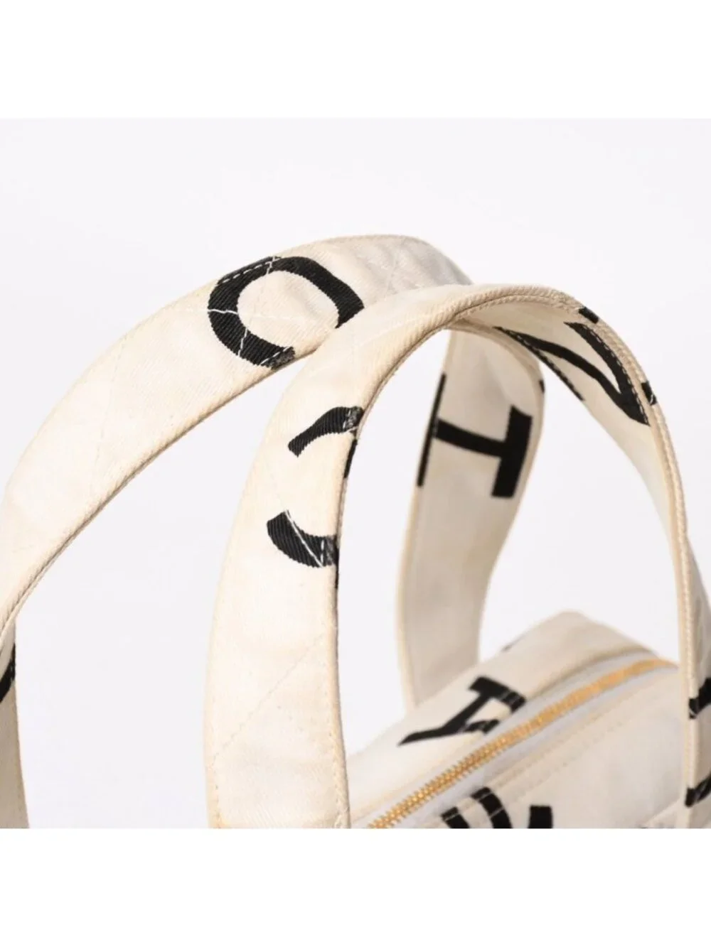 Chanel signs scuffs pre