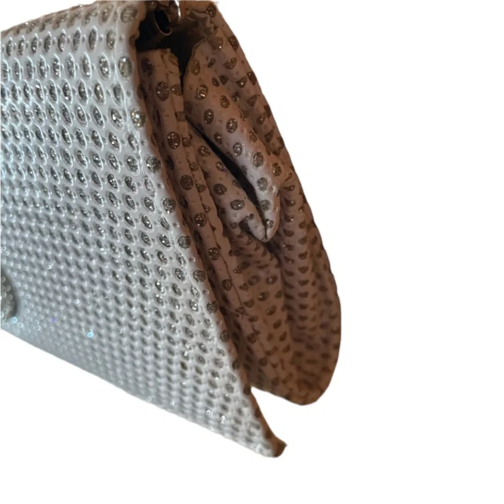 In’s sparkly rhinestone