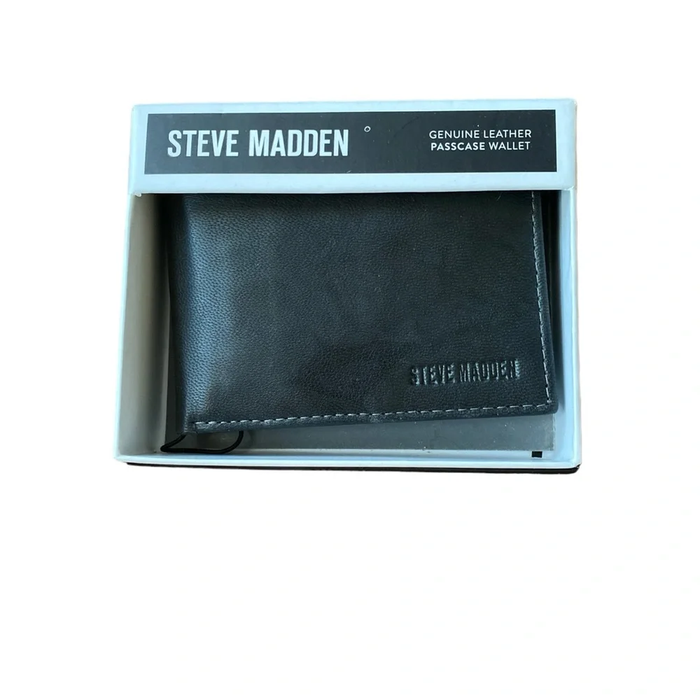 Steve Madden places cards