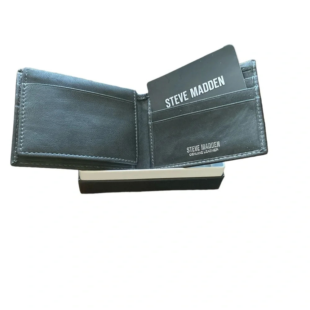 Steve Madden places cards